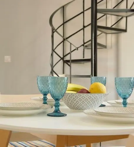 Beachside Apartment-pool-parking Apartment